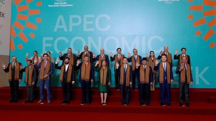 NYP: Байдена унизили, поставив его в самый дальний угол на совместном фото АТЭС