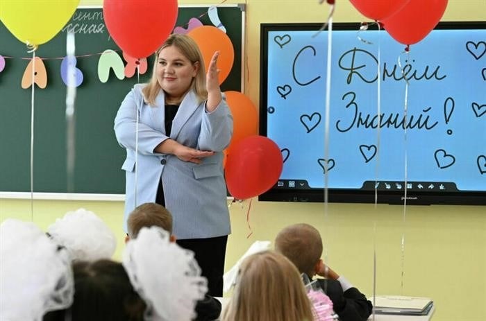 Министерство образования вновь обещает учителям достойную зарплату